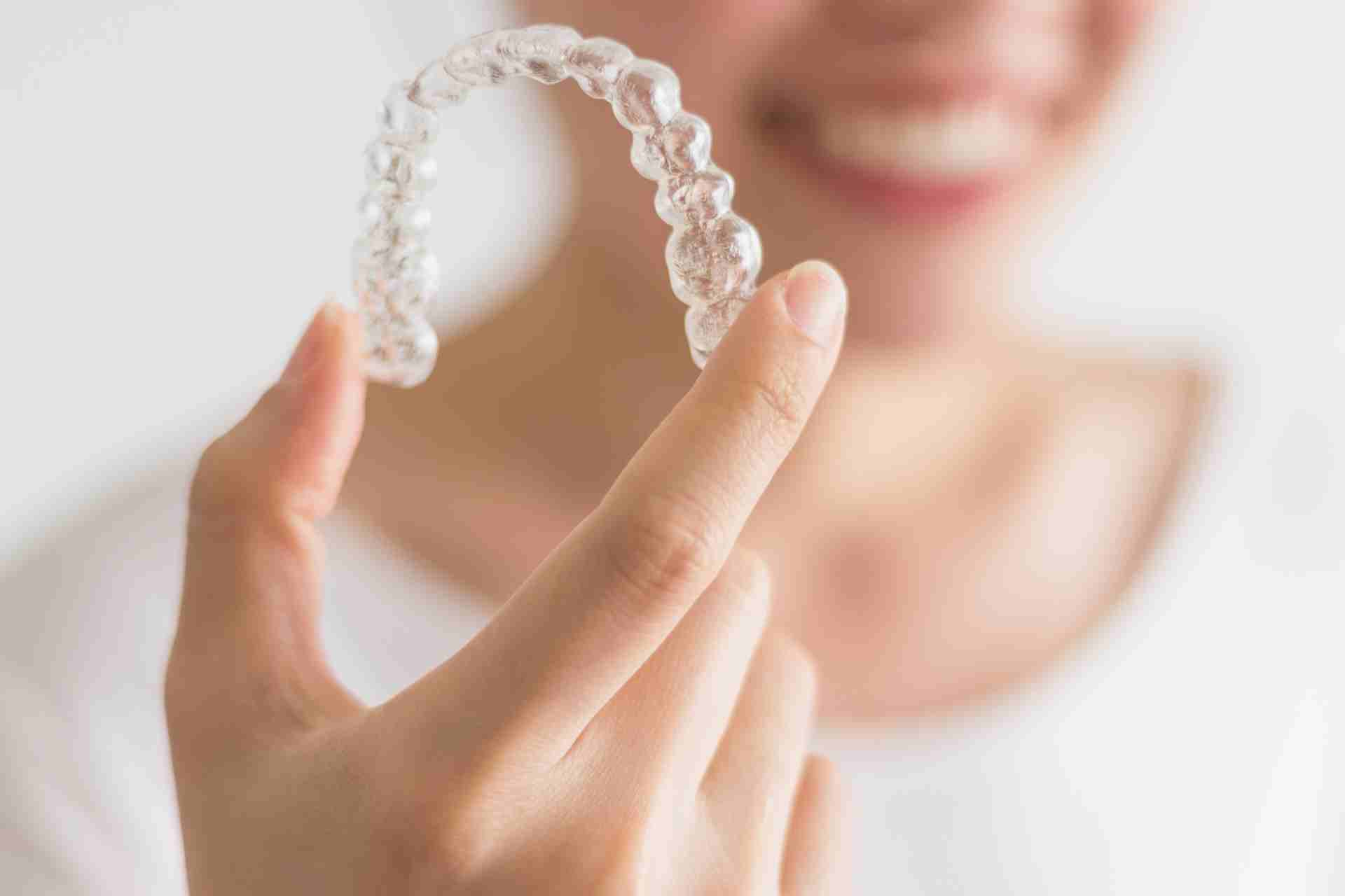 Right Image - 2-Pros and Cons of Invisalign